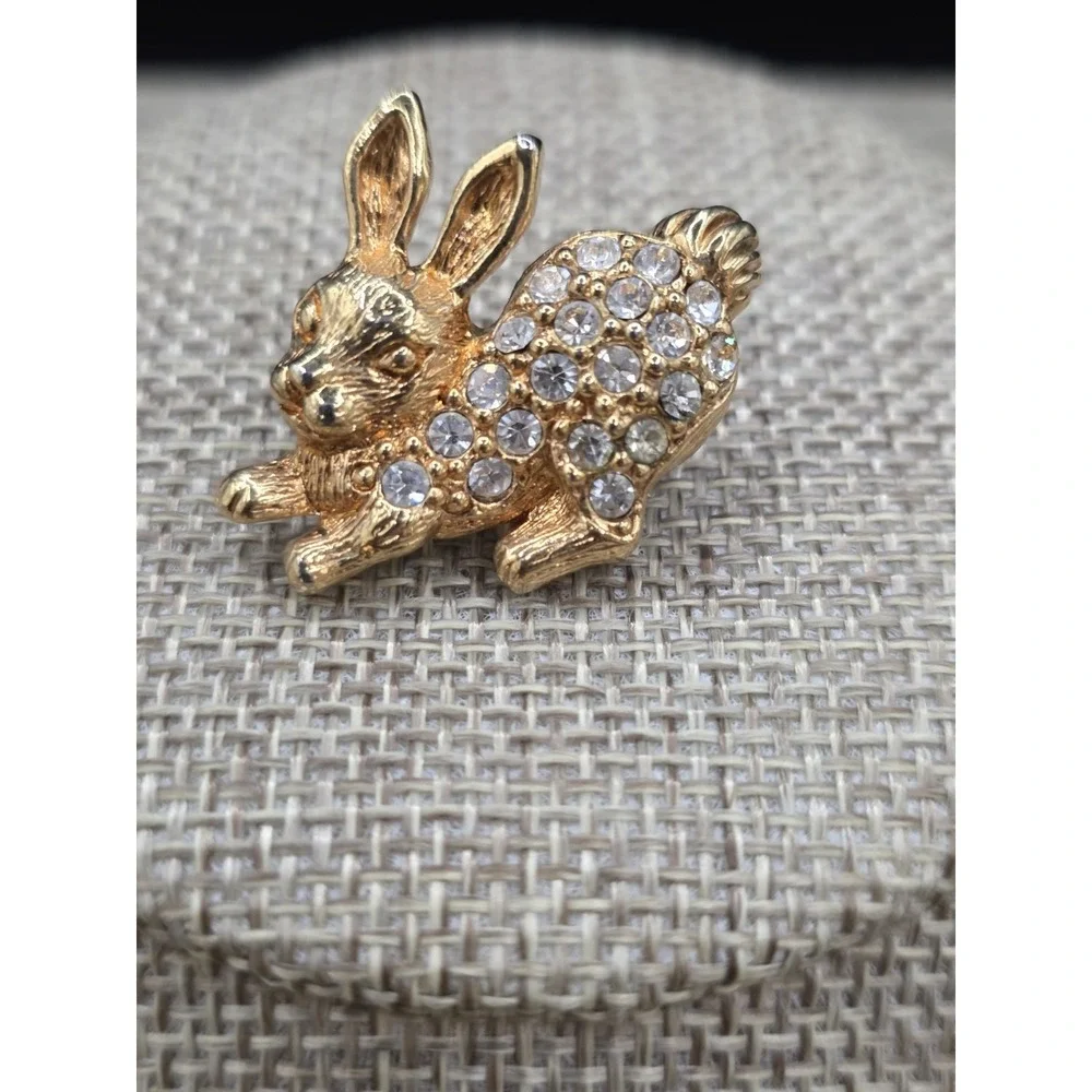 vintage 1993 Avon gold-tone crystal bunny rabbit lapel pin